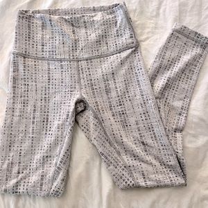 Lululemon - Wunder Under High-Rise Legging Size 4. Excellent Used Condit…